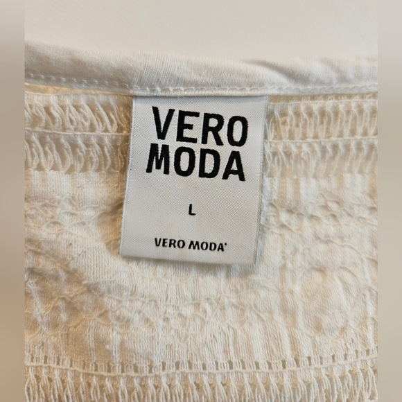 Vero Moda Lace and Crinkle Top - Picture 4 of 4